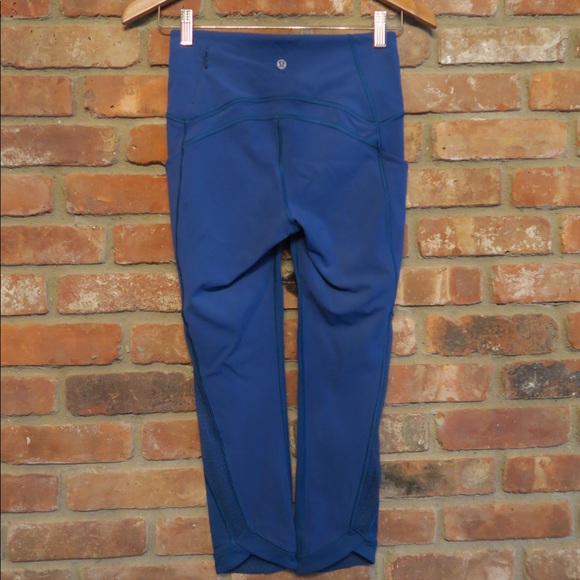 Lululemon Sole Training Crop - EUC/ Like New - Picture 3 of 4